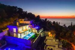 4+1-Zimmer Einfamilienhaus Zu verkaufen in Faralya Bz. Fethiye - 500 m²