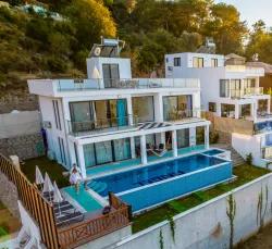 4+1-Zimmer Einfamilienhaus Zu verkaufen in Faralya Bz. Fethiye - 500 m²