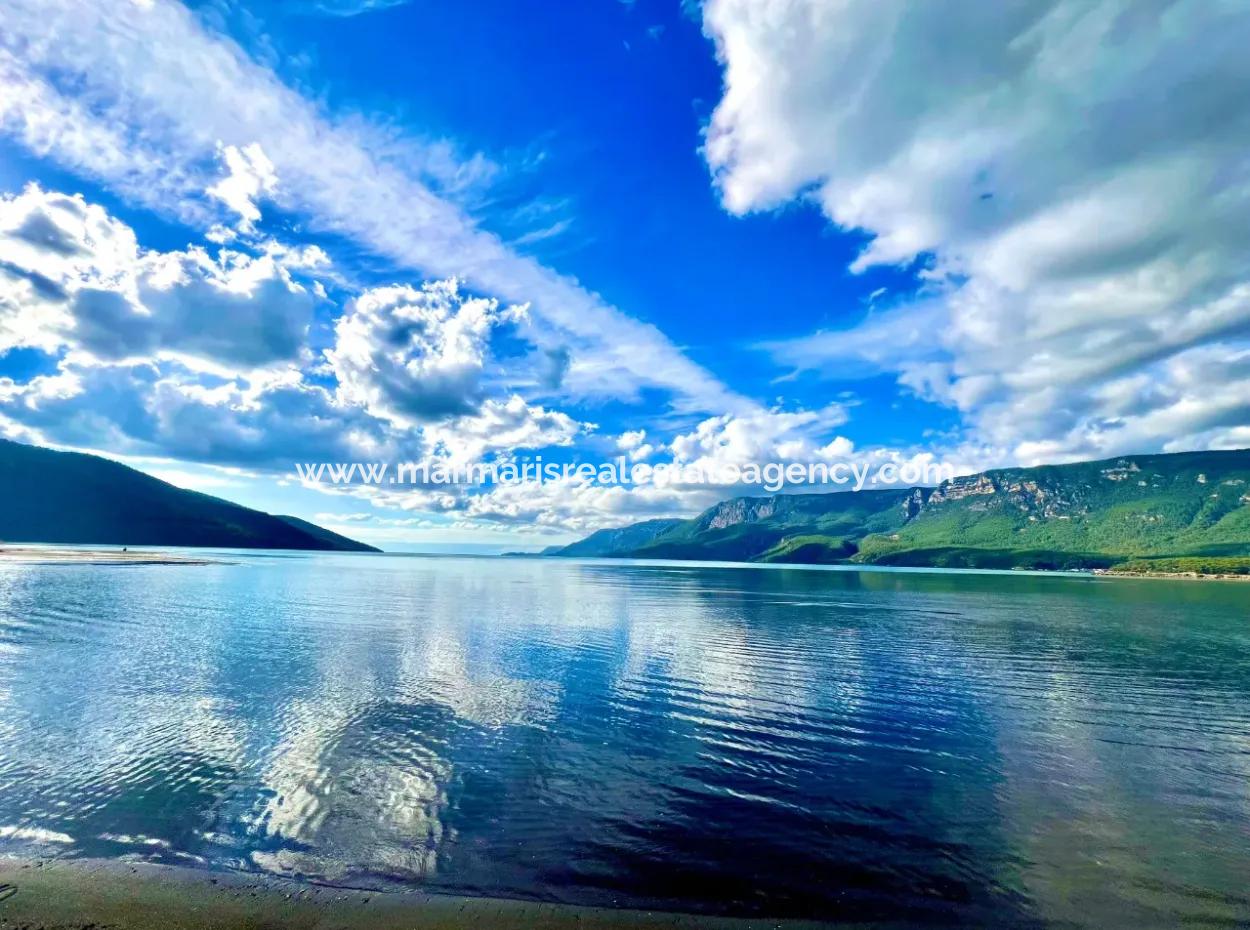Luxuswohnung Zum Verkauf Mit Swimmingpool Im Stadtteil Gökçe Des Bezirks Ula Der Provinz Muğla 2 Km Zum Meer Mit Blick Auf Den Wald