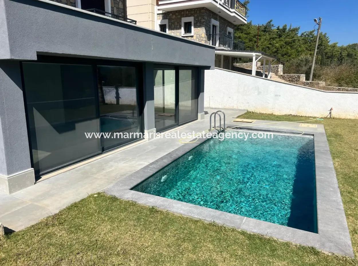 Herrlicher Blick Auf Die Natur Freistehender Garten Mit Parkplatz, Pool Mit Swimmingpool, 3 Zimmer, 4 Bäder, Ultra-Luxusvilla Zum Verkauf, 3 Etagen Auf Einem 500M2 Großen Grundstück