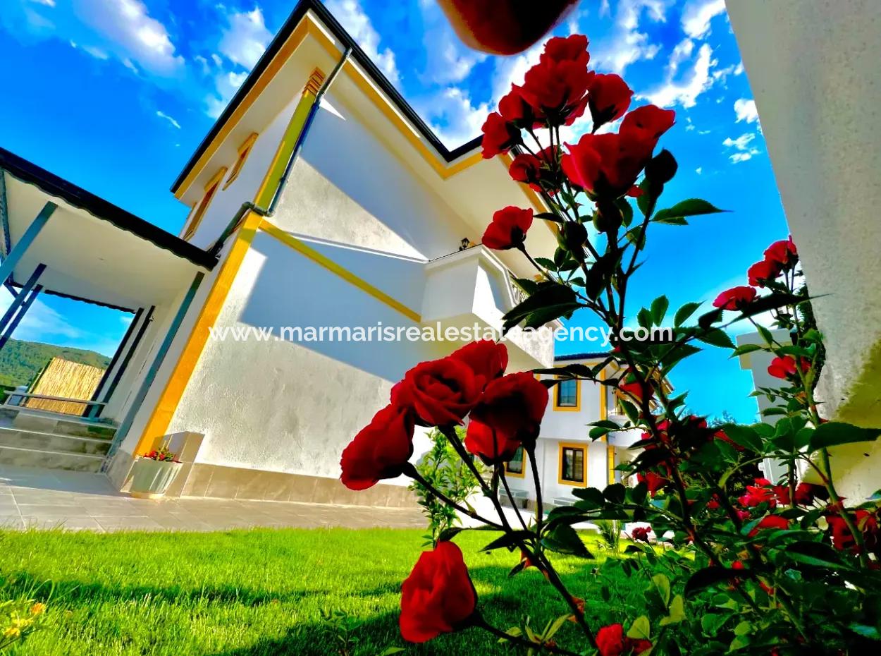 Villa Zu Verkaufen In Marmaris Çetibeli Mit 3 Swimmingpools Und Kinderbecken Und Hausmeisterhaus Auf 780M2 Grundstück