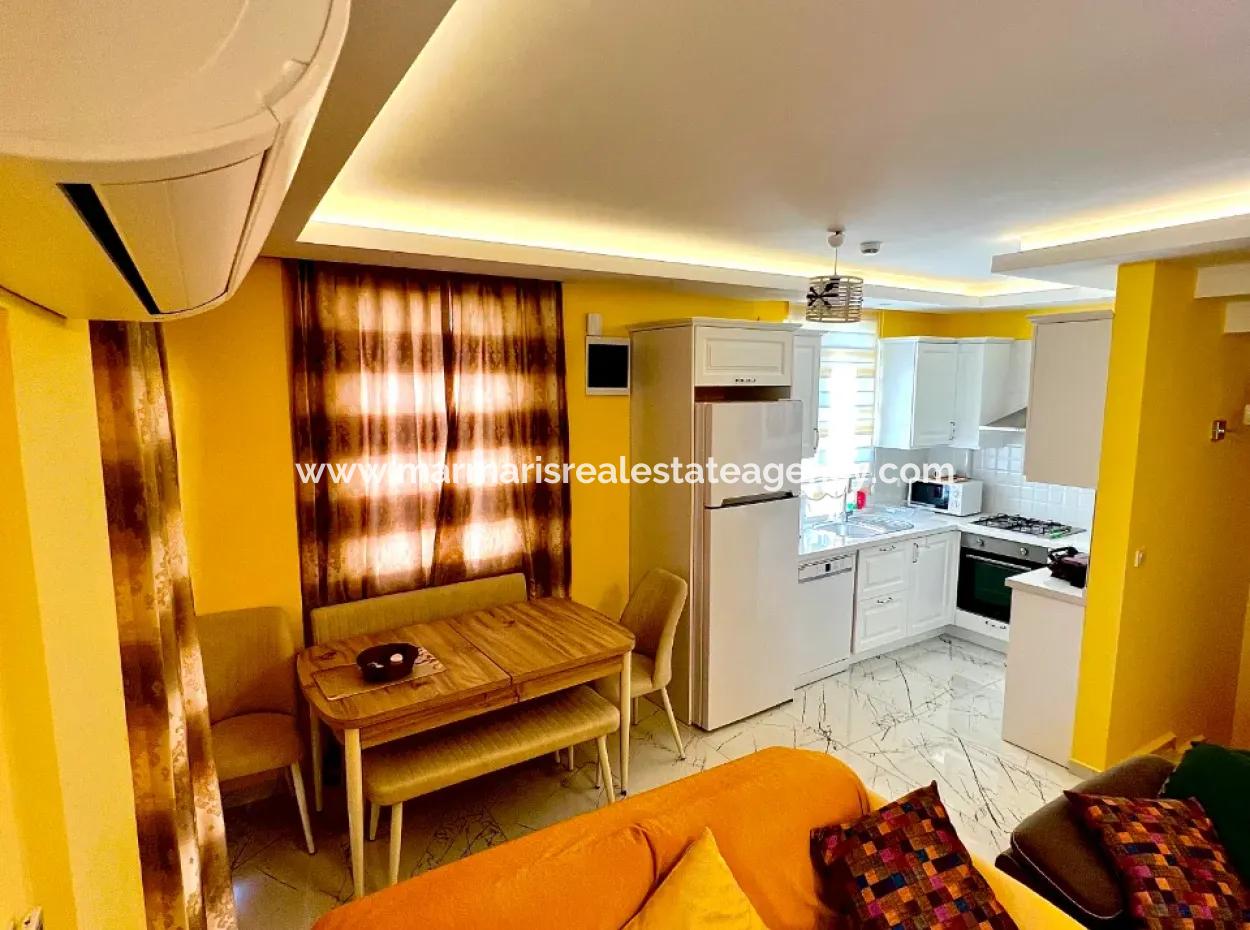 Villa Zu Verkaufen In Marmaris Çetibeli Mit 3 Swimmingpools Und Kinderbecken Und Hausmeisterhaus Auf 780M2 Grundstück