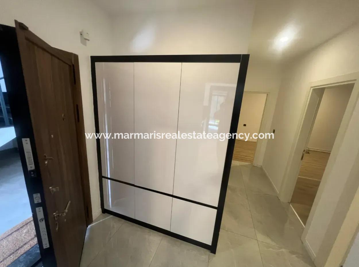 Luxuswohnung Zum Verkauf In Einem Stilvollen Komplex Im Zentrum Von Marmaris, Mit Erdgeschoss, Garten, 3 Zimmern, 1 Wohnzimmer, Parkplatz