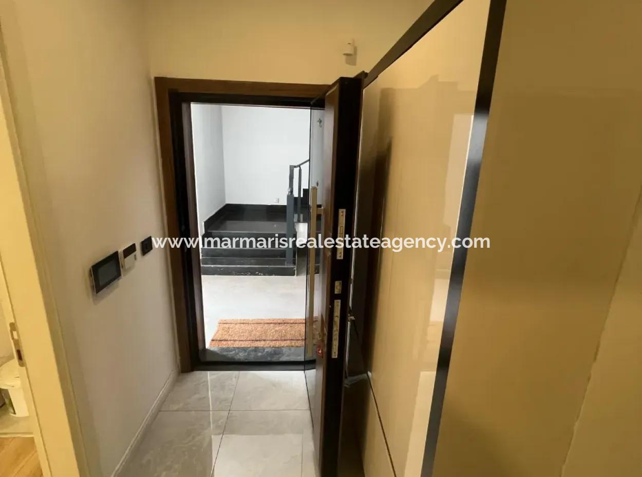 Luxuswohnung Zum Verkauf In Einem Stilvollen Komplex Im Zentrum Von Marmaris, Mit Erdgeschoss, Garten, 3 Zimmern, 1 Wohnzimmer, Parkplatz