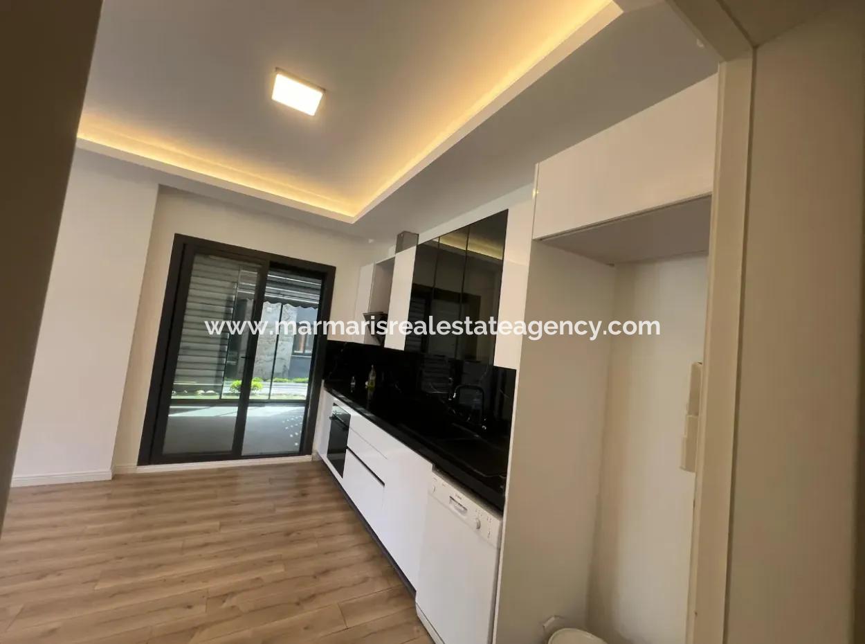 Luxuswohnung Zum Verkauf In Einem Stilvollen Komplex Im Zentrum Von Marmaris, Mit Erdgeschoss, Garten, 3 Zimmern, 1 Wohnzimmer, Parkplatz