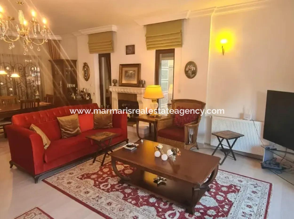 Villa Zu Verkaufen In Armutalan, Marmaris Mit Freistehendem Garten Und Pool