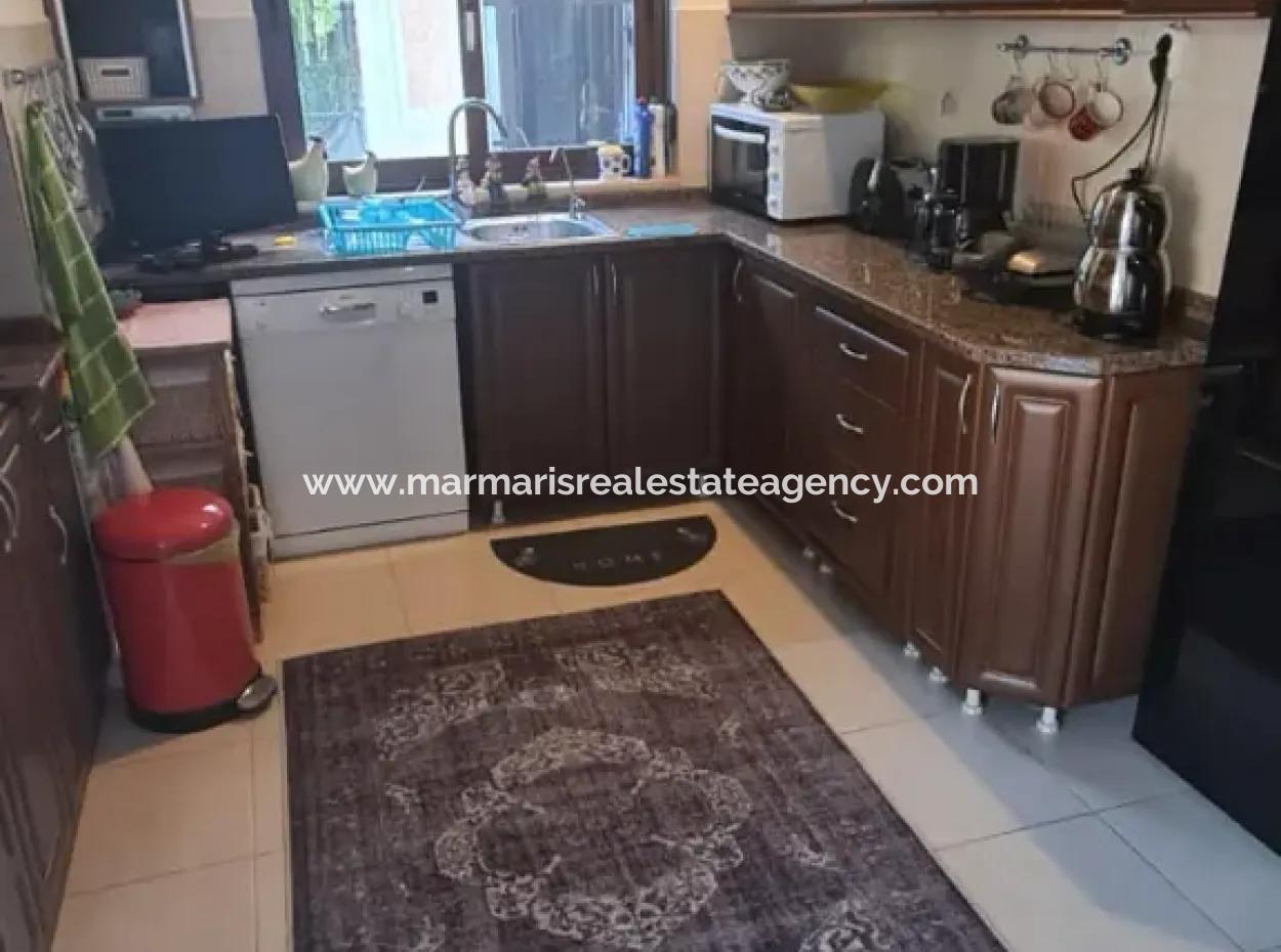 Villa Zu Verkaufen In Armutalan, Marmaris Mit Freistehendem Garten Und Pool