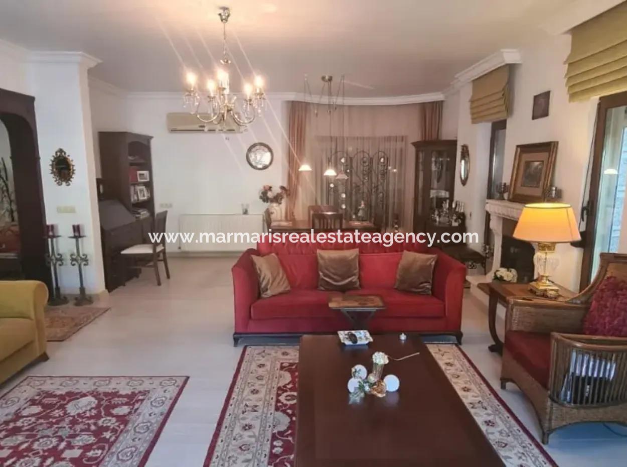 Villa Zu Verkaufen In Armutalan, Marmaris Mit Freistehendem Garten Und Pool
