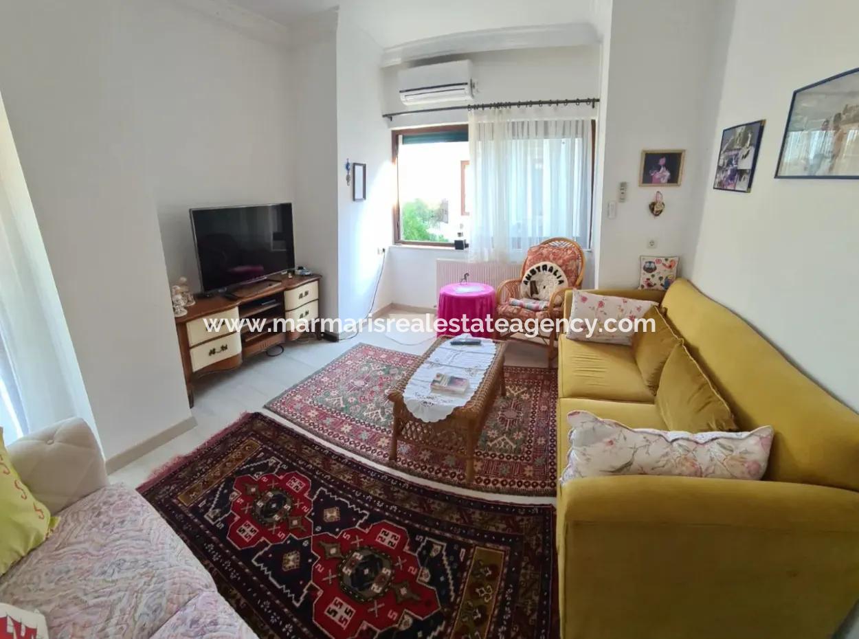 Villa Zu Verkaufen In Armutalan, Marmaris Mit Freistehendem Garten Und Pool