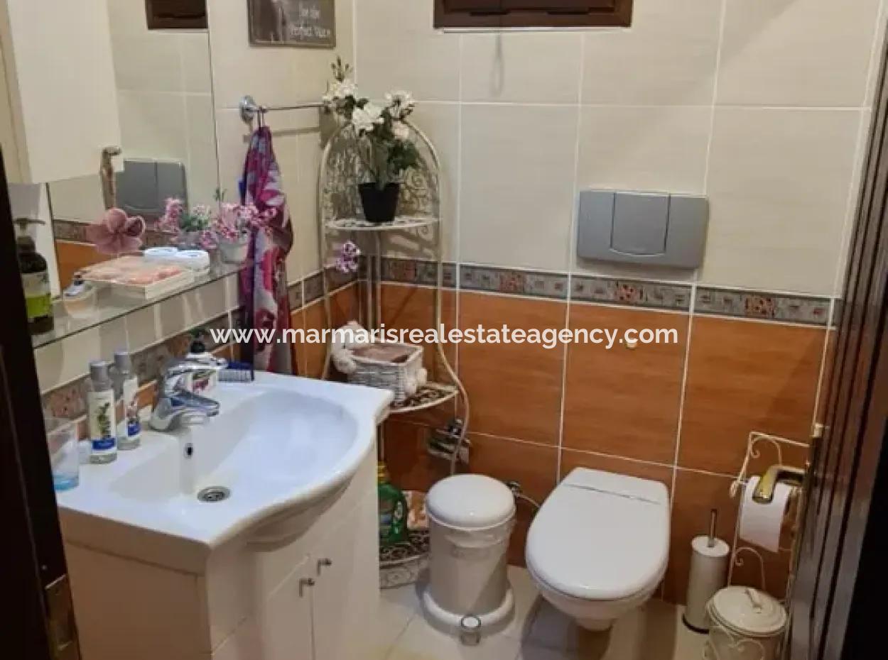 Villa Zu Verkaufen In Armutalan, Marmaris Mit Freistehendem Garten Und Pool