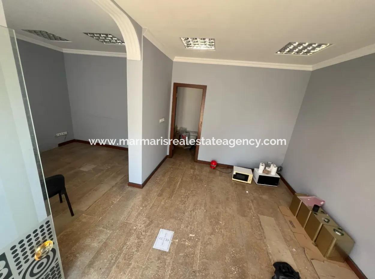 Geschäft Zum Verkauf 90M2 An Der Hauptstraße Im Zentrum Von Armutalan, Marmaris