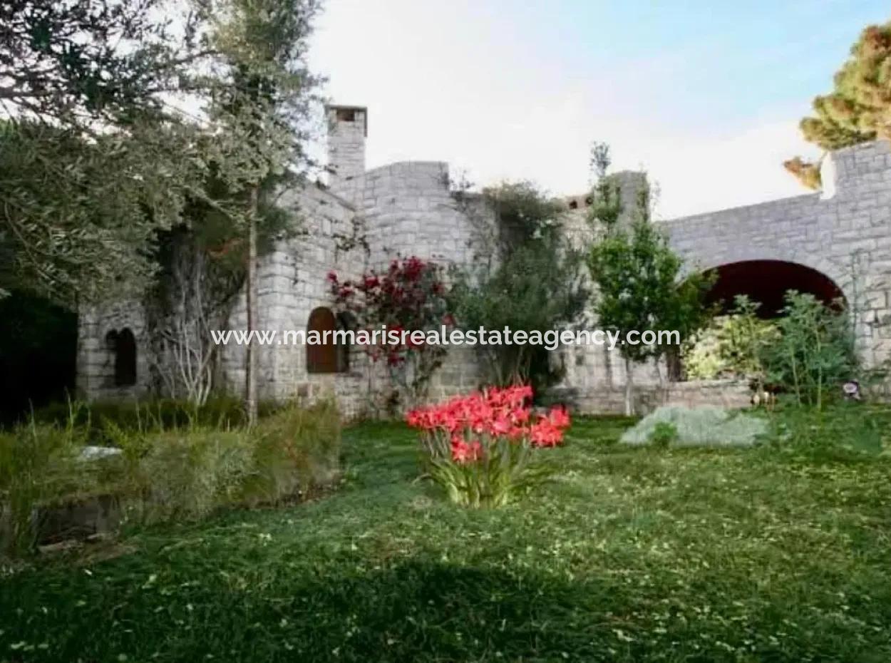 81000M2 Insel Zum Verkauf In Marmaris Region 31000M2 Eigentumsurkunde Offizieller Strom Wasser Verfügbar Herrenhaus Mit Legalem Haus Darin