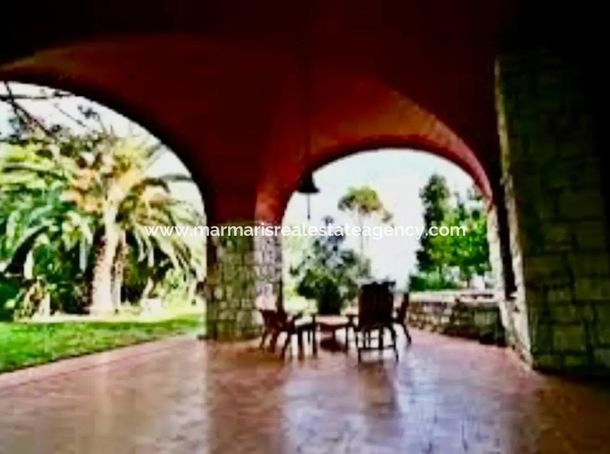 81000M2 Insel Zum Verkauf In Marmaris Region 31000M2 Eigentumsurkunde Offizieller Strom Wasser Verfügbar Herrenhaus Mit Legalem Haus Darin