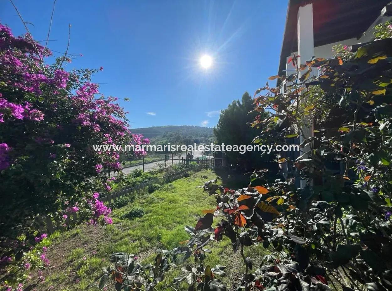 Erdgeschoss, Separater Eingang, In Einer Wohnanlage Mit Pool, 5 Minuten Von Türkbükü Entfernt.