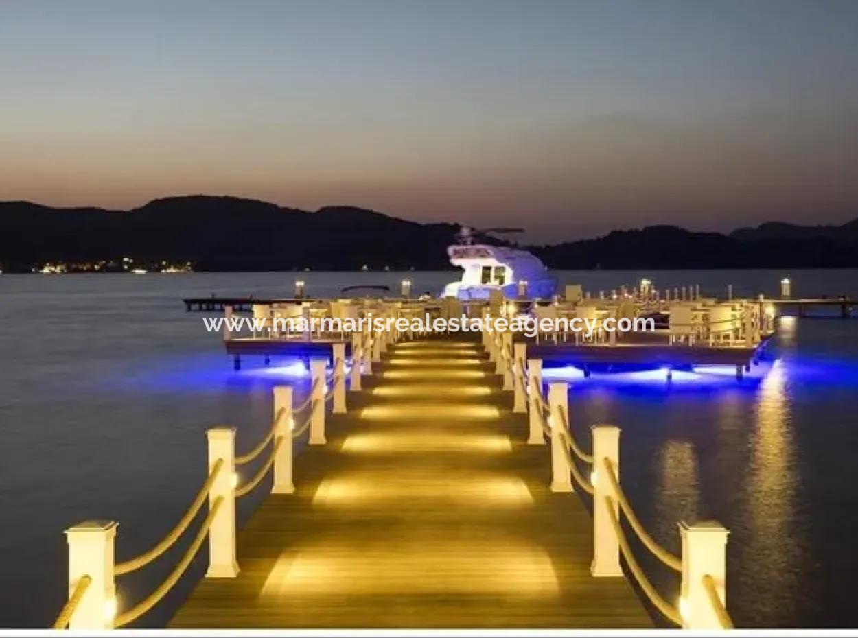 Zum Verkauf Am Meer In Einer Entfernung Von 40 Km Von Marmaris Hotel Handtücher