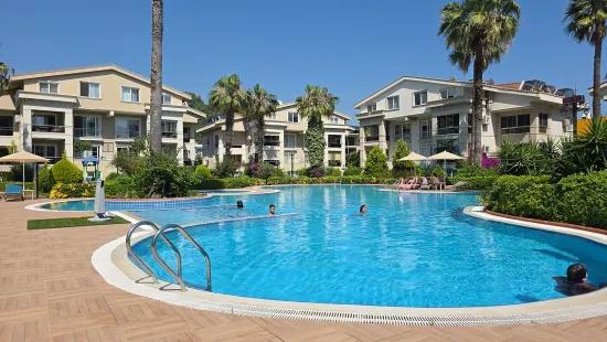 Camiavlu Neighbourhood Poolside Complex 3+1 For Sale Apartment