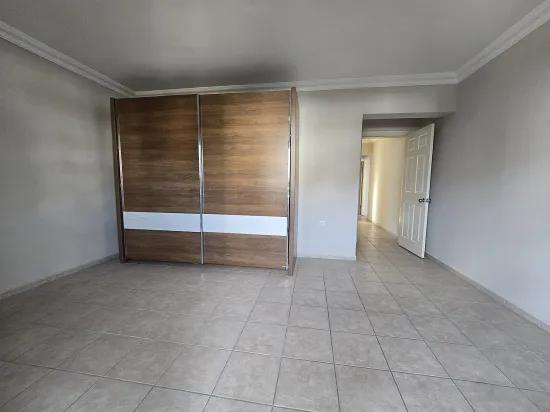 Çıldır Neighbourhood In Genç Building 3+1 Rental Apartment