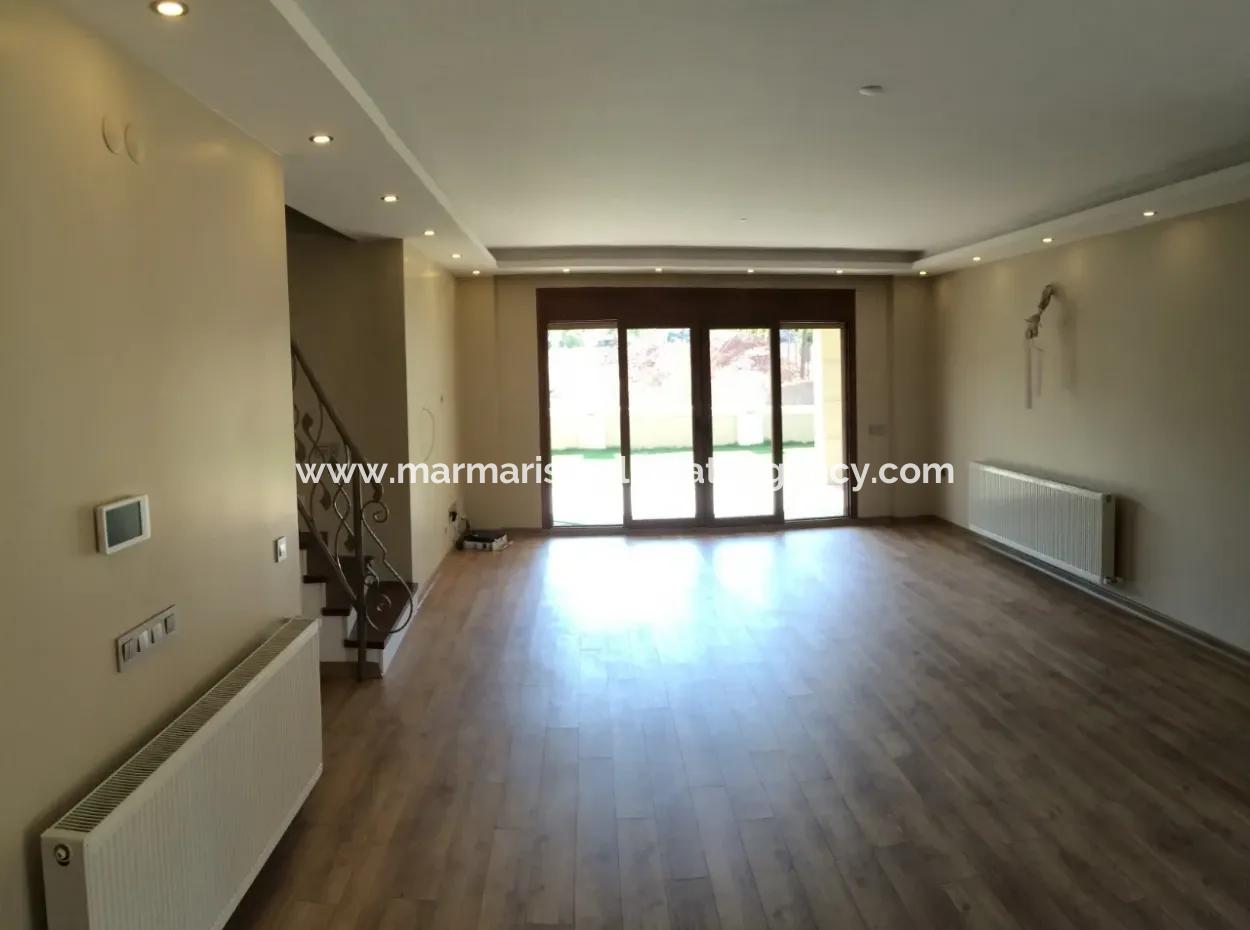 Marmaris Armutalan Detached Villa For Sale 4 Rooms 1 Living Room Twin With A Garden