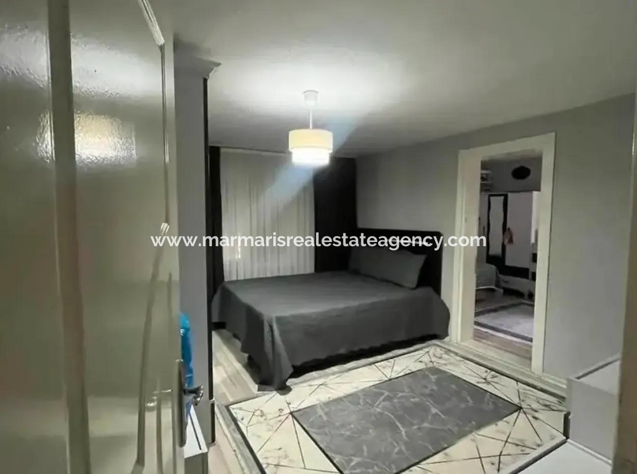 Camiavlu Neighborhood Building With 5 Flats For Sale