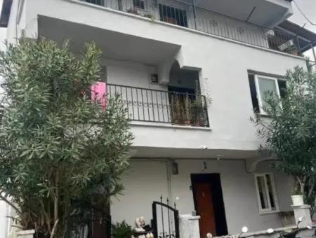 Camiavlu Neighborhood Building With 5 Flats For Sale