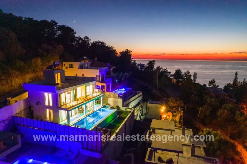 Для продажи Семейный дом 4+1 в Faralya Fethiye - 500 m²