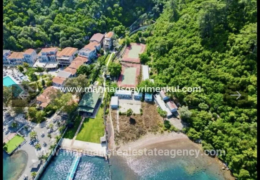 Marmaris Adaköy mevkiinde 4500m2 denize sıfır Özel mülk