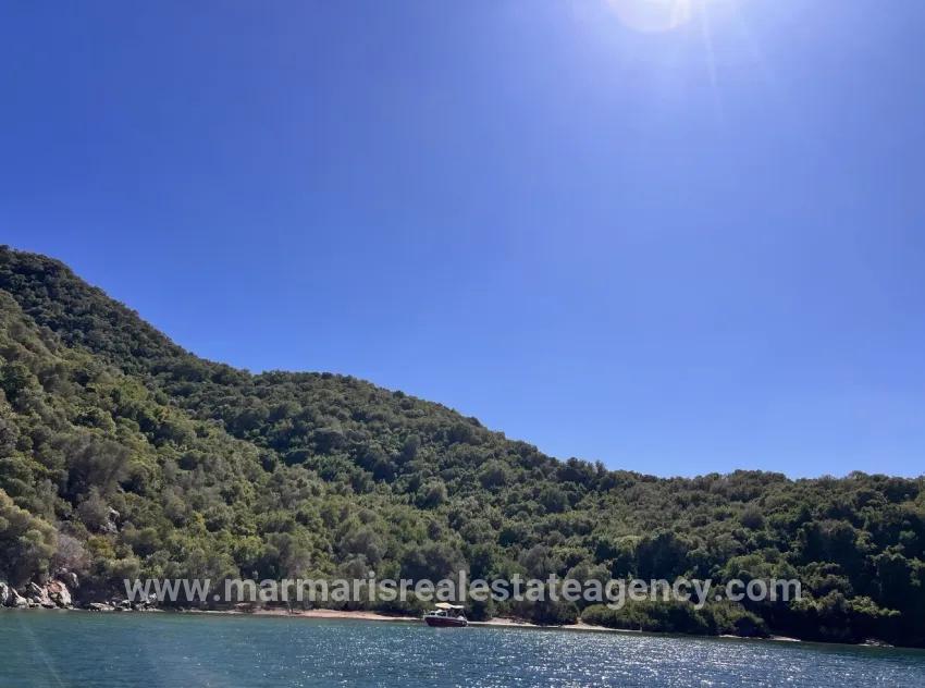 Marmaris cennet adasında satılık 2000 m2 köy