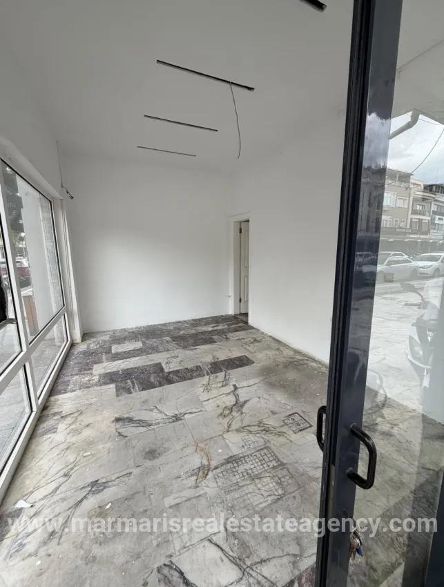 Marmaris marina bölgesinde satılık 2 adet dükkan, tek fiyat 60.000 Tl, kira getirisi mevcut