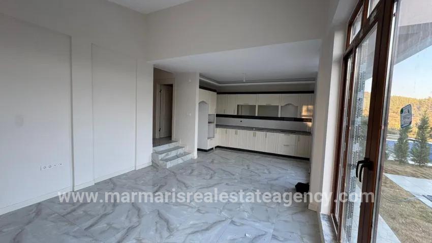 Ula Kızılyaka Mah. Satılık 3+1 Villa - 465 m²