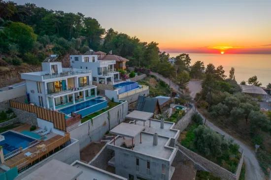 Faralya'da deniz manzaralı muhteşem bir villa