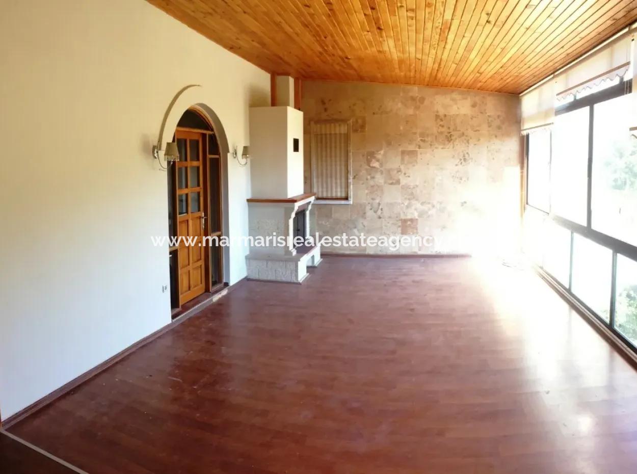 Marmaris Merkezinde 10 Odalı Havuzlu 2.500M2 Arsa İçinde Malikanemiz Satılıktır.