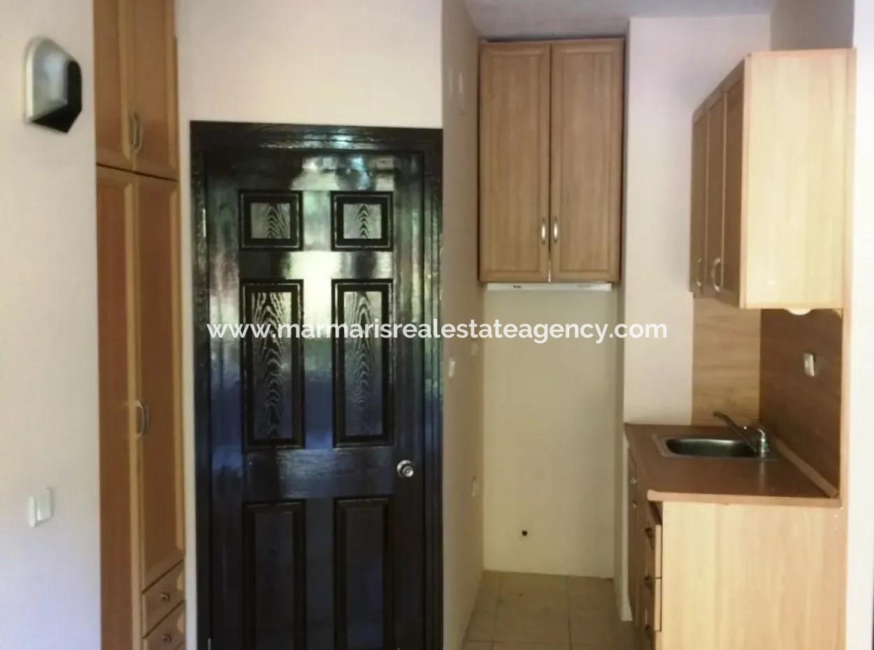 Marmaris Merkezinde 10 Odalı Havuzlu 2.500M2 Arsa İçinde Malikanemiz Satılıktır.