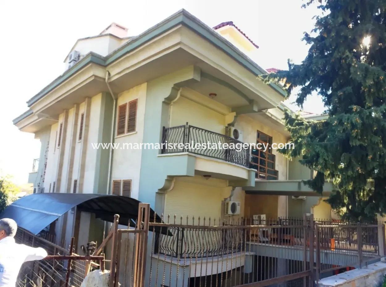 Marmaris Merkezinde 10 Odalı Havuzlu 2.500M2 Arsa İçinde Malikanemiz Satılıktır.