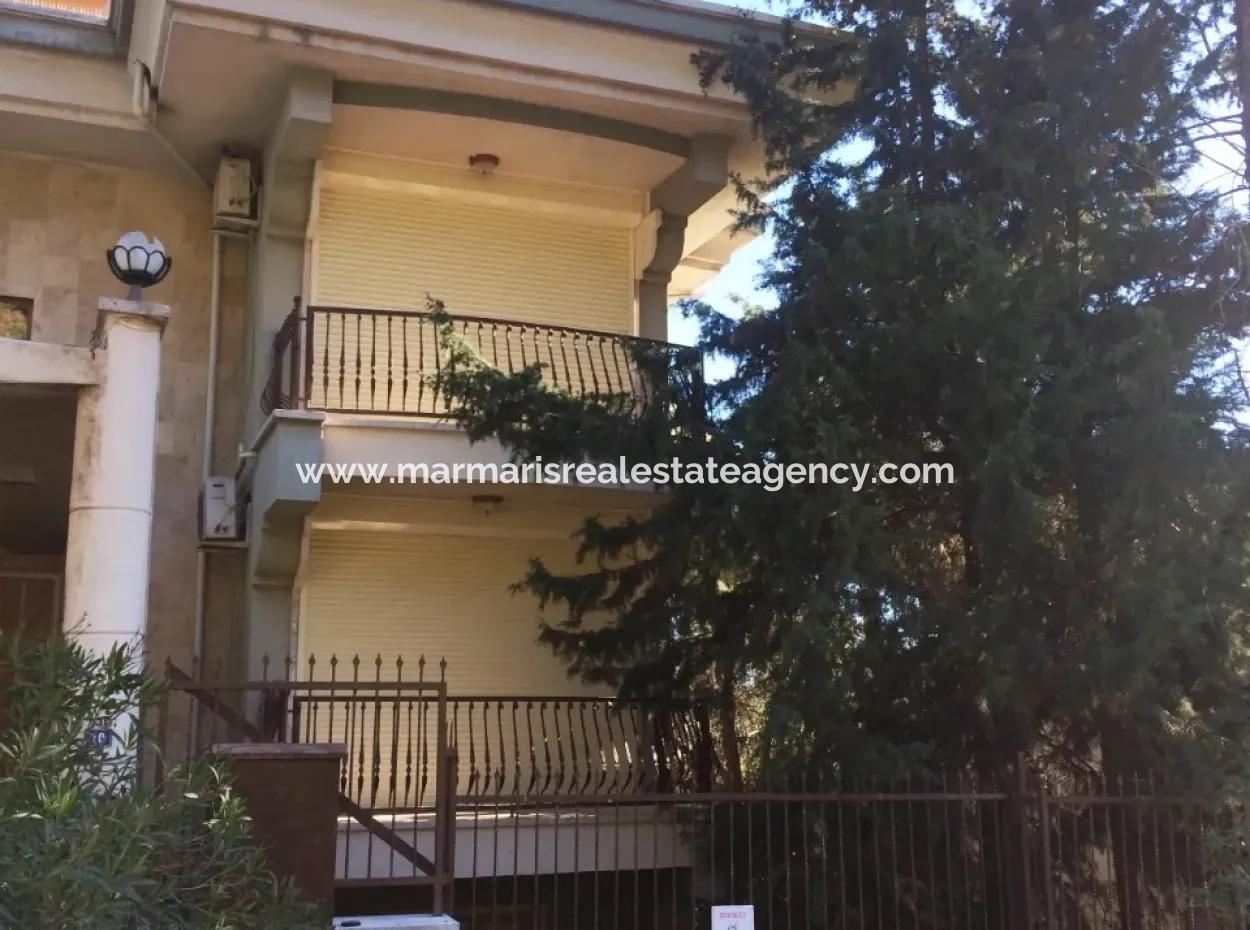 Marmaris Merkezinde 10 Odalı Havuzlu 2.500M2 Arsa İçinde Malikanemiz Satılıktır.