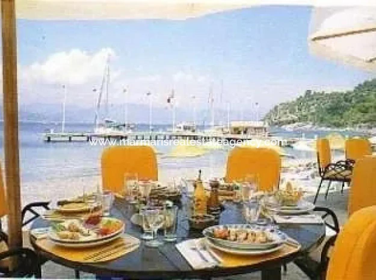 Marmaris,E 18 Km Uzaklıkta Satılık 5000 M2 Arsa Üzerine Kurulu İskelesi Mevcut Villa Ve Restaurant