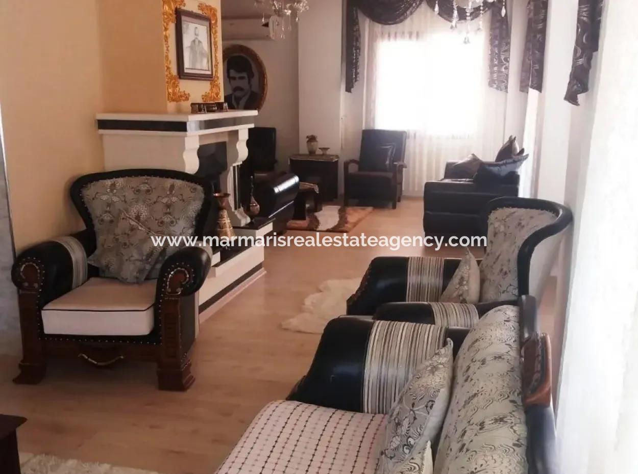 Marmaris İçinde 7000M2 Arsa Üzerine Kurulu 8 Oda Çiftlik Evi Havuz Mevcut