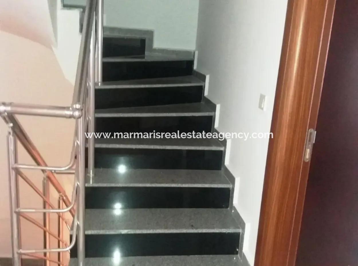 Marmaris İçinde 7000M2 Arsa Üzerine Kurulu 8 Oda Çiftlik Evi Havuz Mevcut