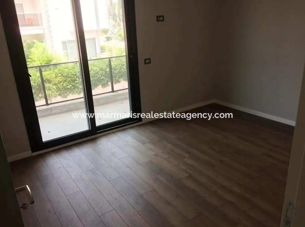 Marmaris Merkez Satılık Sıfır 2 Oda 1 Salon Lüks Kapalı Garajı Mevcut Daire 100M2