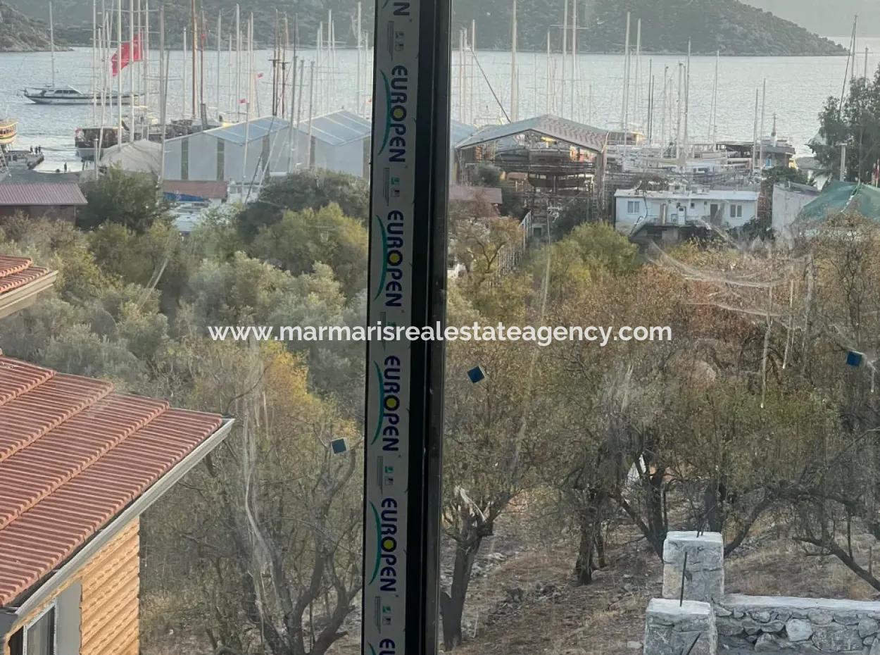 Marmaris Bozburun Mahallesinde Deniz Manzaralı Tam Müstakil Bahçeli Otoparklı Satılık Villa