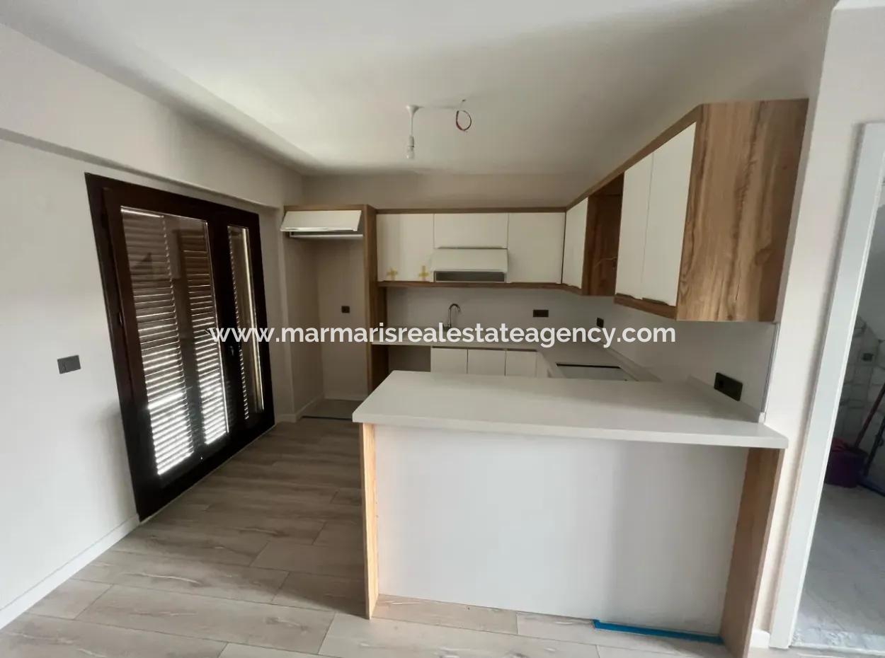 Marmaris Çetibeli Mahallesinde Orman Manzaralı Müstakil Bahçeli Yüzme Havuzlu Site İçerisinde 3 Oda 3 Banyo Satılık Villa