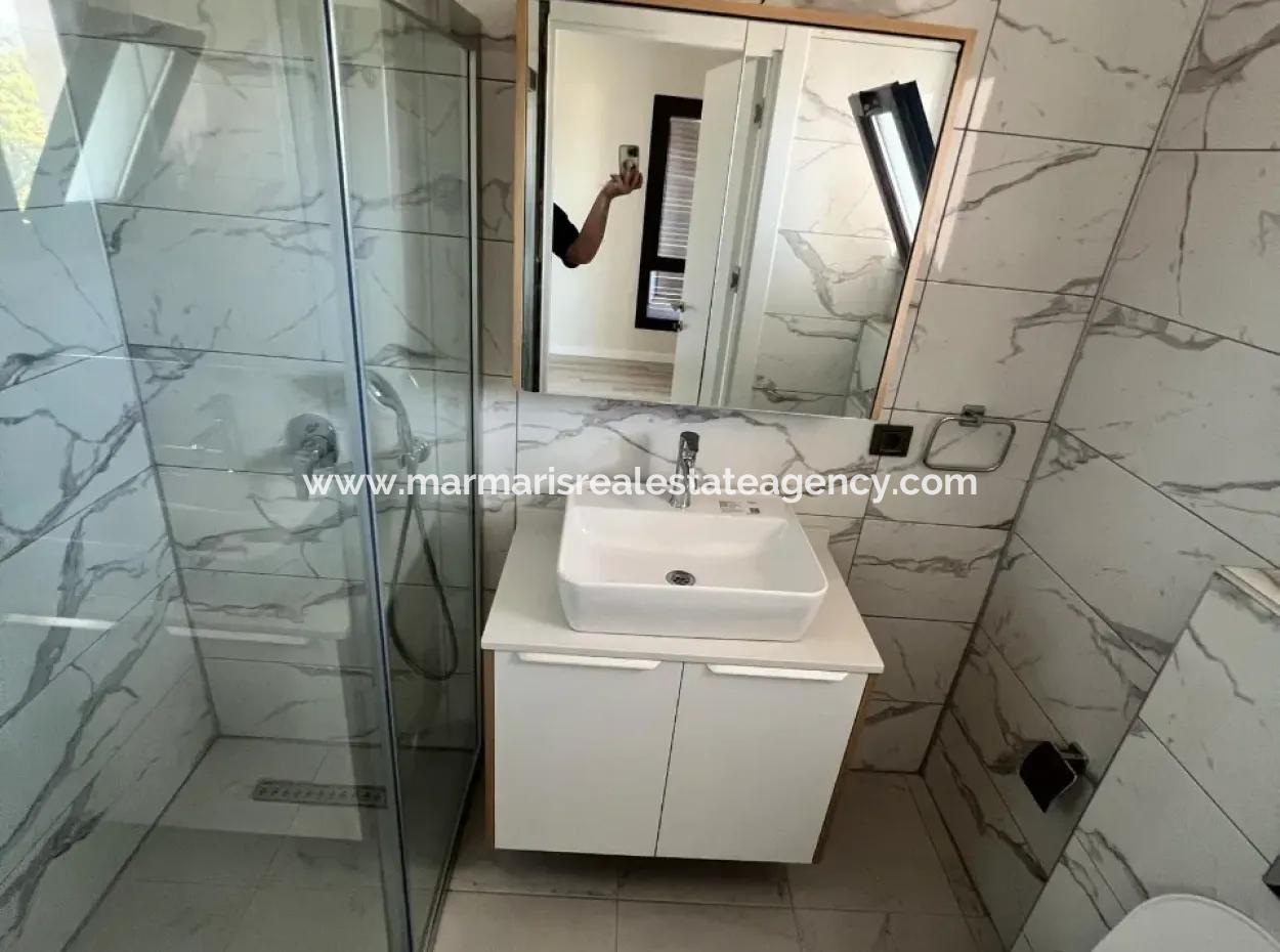 Marmaris Çetibeli Mahallesinde Orman Manzaralı Müstakil Bahçeli Yüzme Havuzlu Site İçerisinde 3 Oda 3 Banyo Satılık Villa