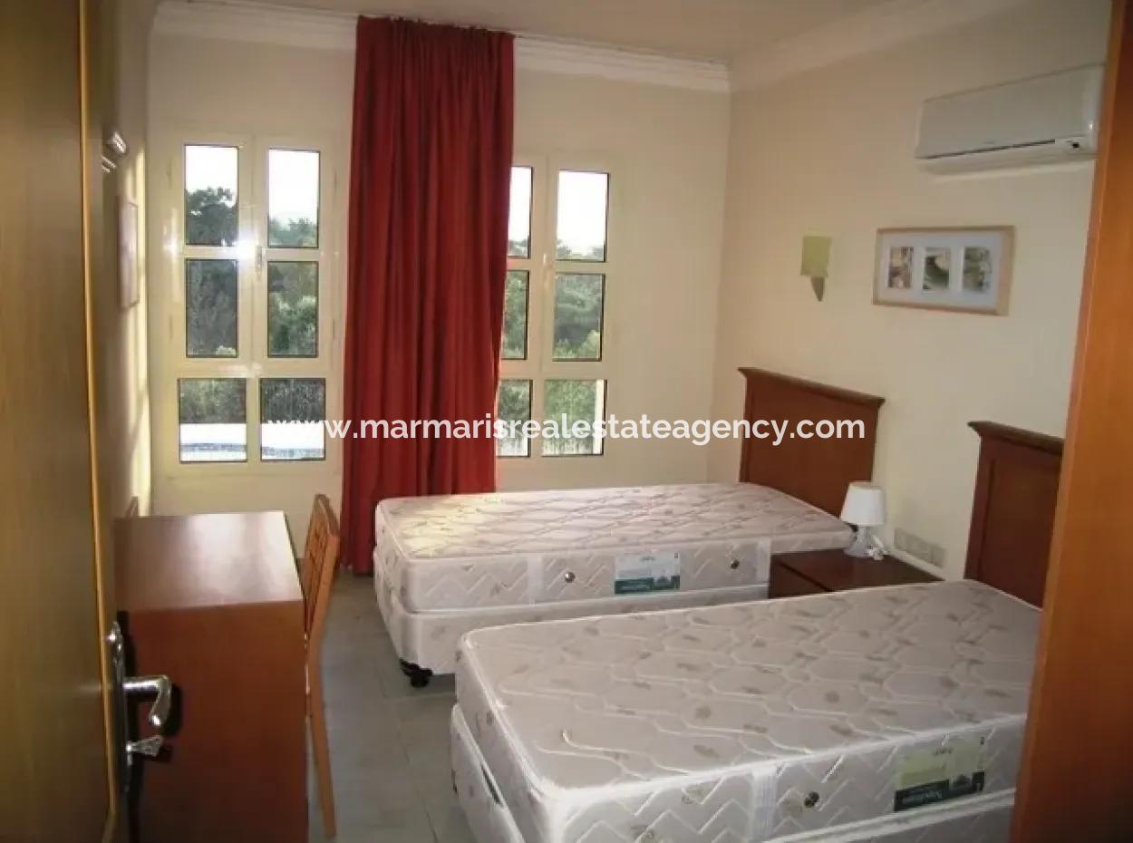 Ataköy Mahallesinde 4300M2 Çiftlik Evi Havuzlu 7 Oda 2 Salon 340M2