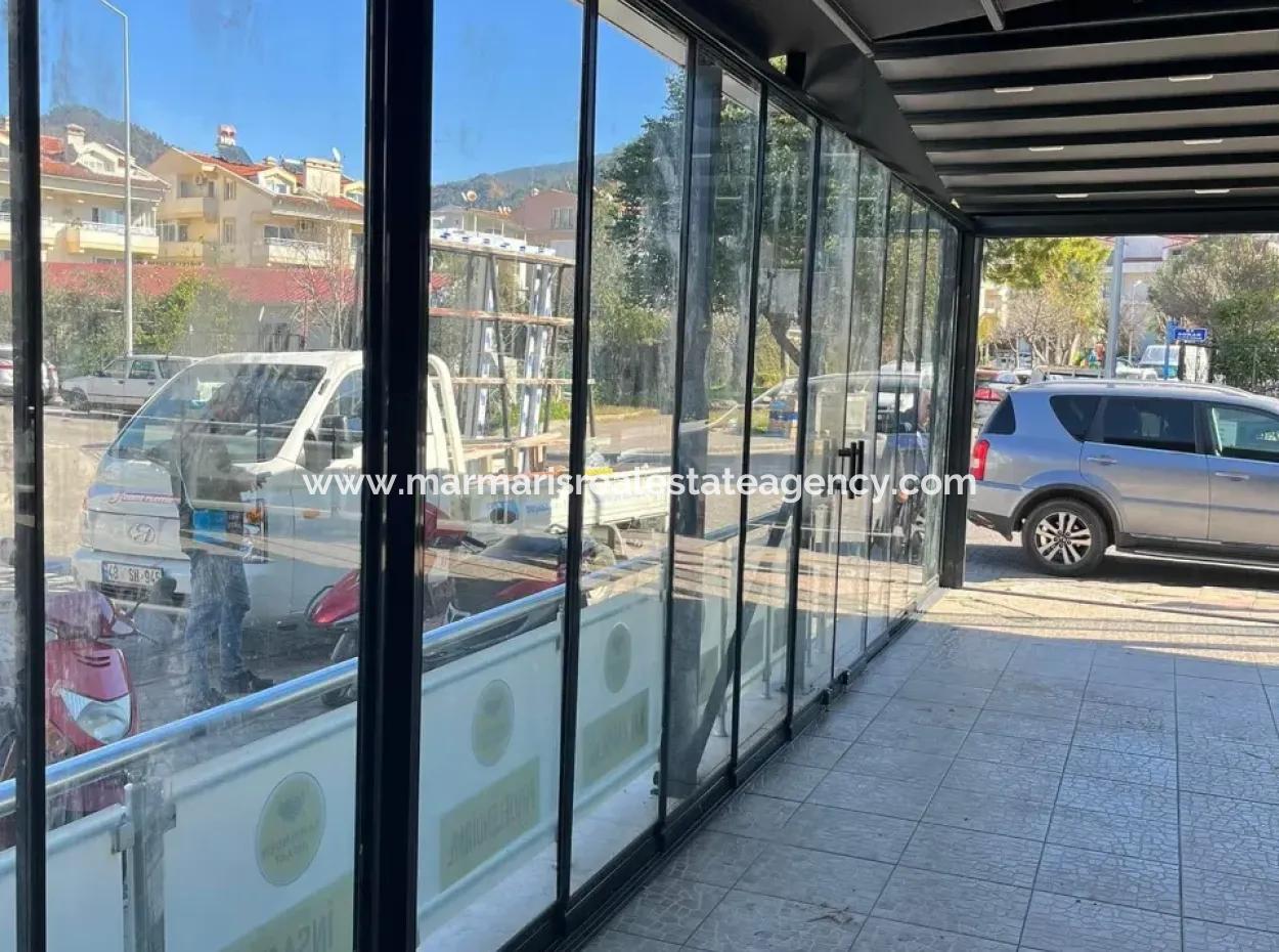 Marmaris Merkezinde 128M2 Zemin Katı 30M2 Alt Katı Bulunan 2 Tapu Köşebaşı Her İşe Uygun Acil Satılık Mağaza