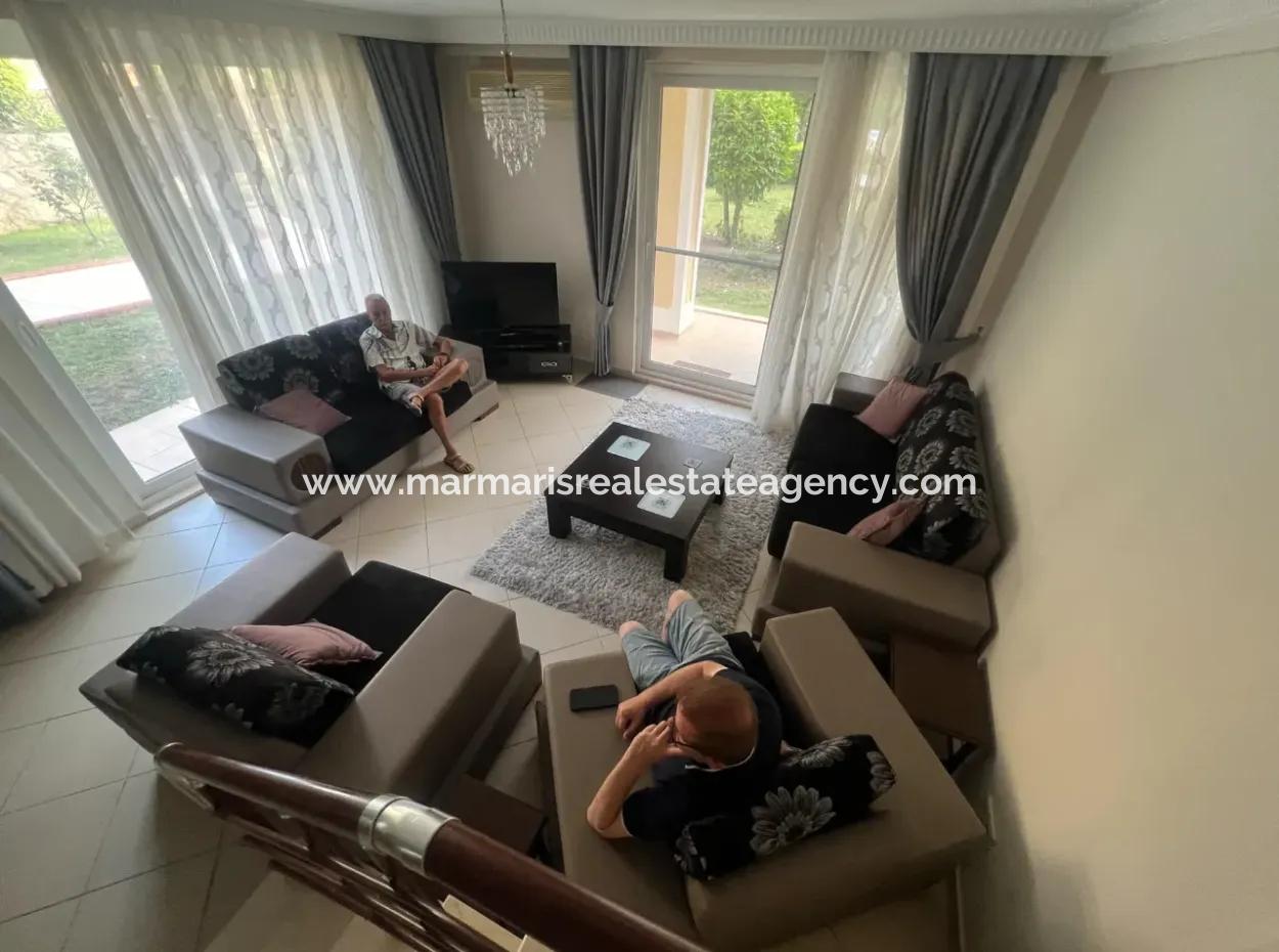 Marmaris İçmeler Mevkiisinde Yüzme Havuzlu Site İçerisinde 2 Oda 1 Salon Dubleks Dairemiz Satılıktır.