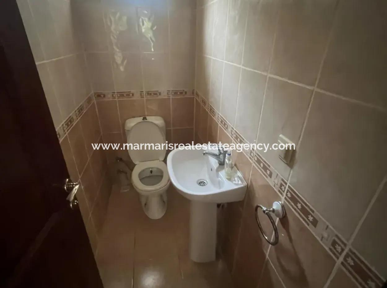 Marmaris İçmeler Mevkiisinde Yüzme Havuzlu Site İçerisinde 2 Oda 1 Salon Dubleks Dairemiz Satılıktır.