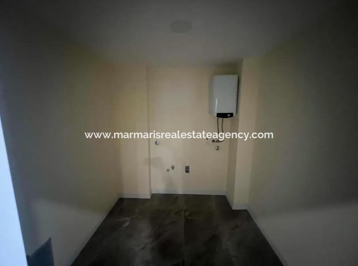 Marmaris İlçesi İçmeler Mahallesinde Orman Manzaralı Tam Müstakil 450M2 Arsa İçerisinde Yüzme Havuzlu 4 Oda 4 Banyo 240M2 Satılık Ultra Lüks Villa