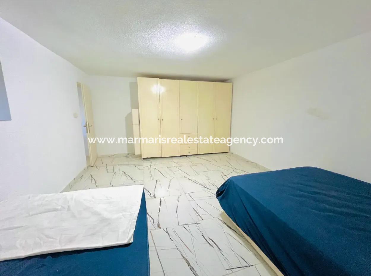 Denize Sadece Bir Kaç Adım Uzaktasınız.denize Sıfır Daire