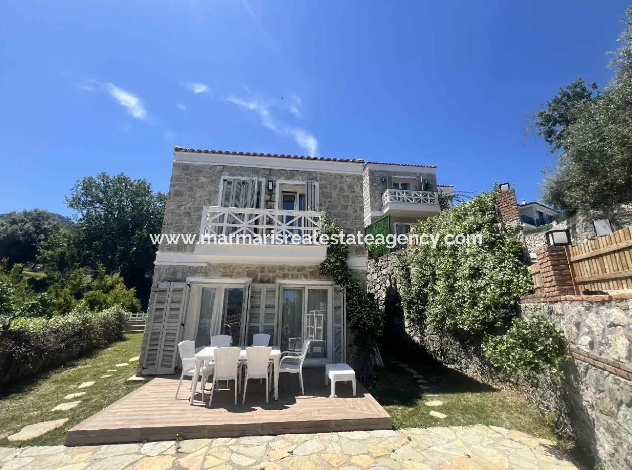 Marmaris İlçesi Selimiye Mahallesinde Muhteşem Deniz Manzaralı Yüzme Havuzlu 3 Oda 1 Salon 140M2 2 Adet Satılık Villa