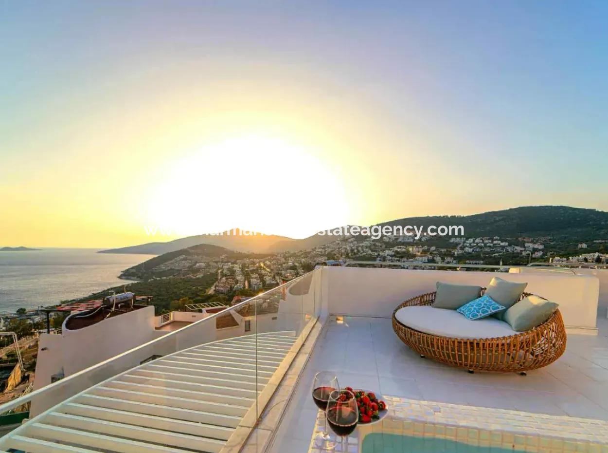 Kalkan,Da Muhteşem Deniz Manzaralı Yüzme Havuzu Mevcut Müstakil Satılık Villa Özel Yapım Bir Villa