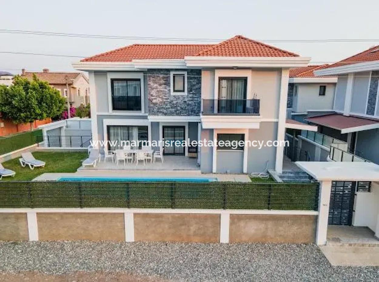 Marmaris Çamdibi 5 +1 Tam Müstakil Havuzlu Eşyalı Kiralık Tripleks Villa
